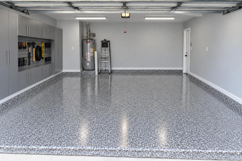 Flake-coated floor in a long commercial hall