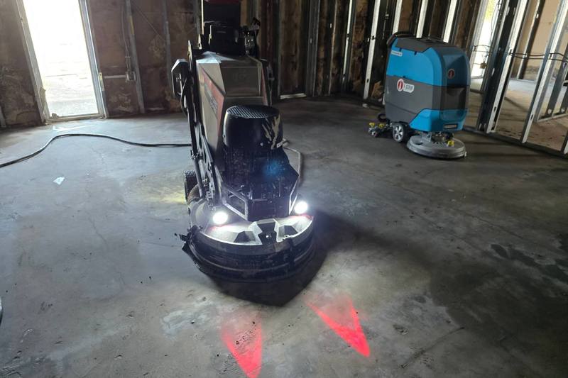 Remote-controlled planetary grinder on a raw slab